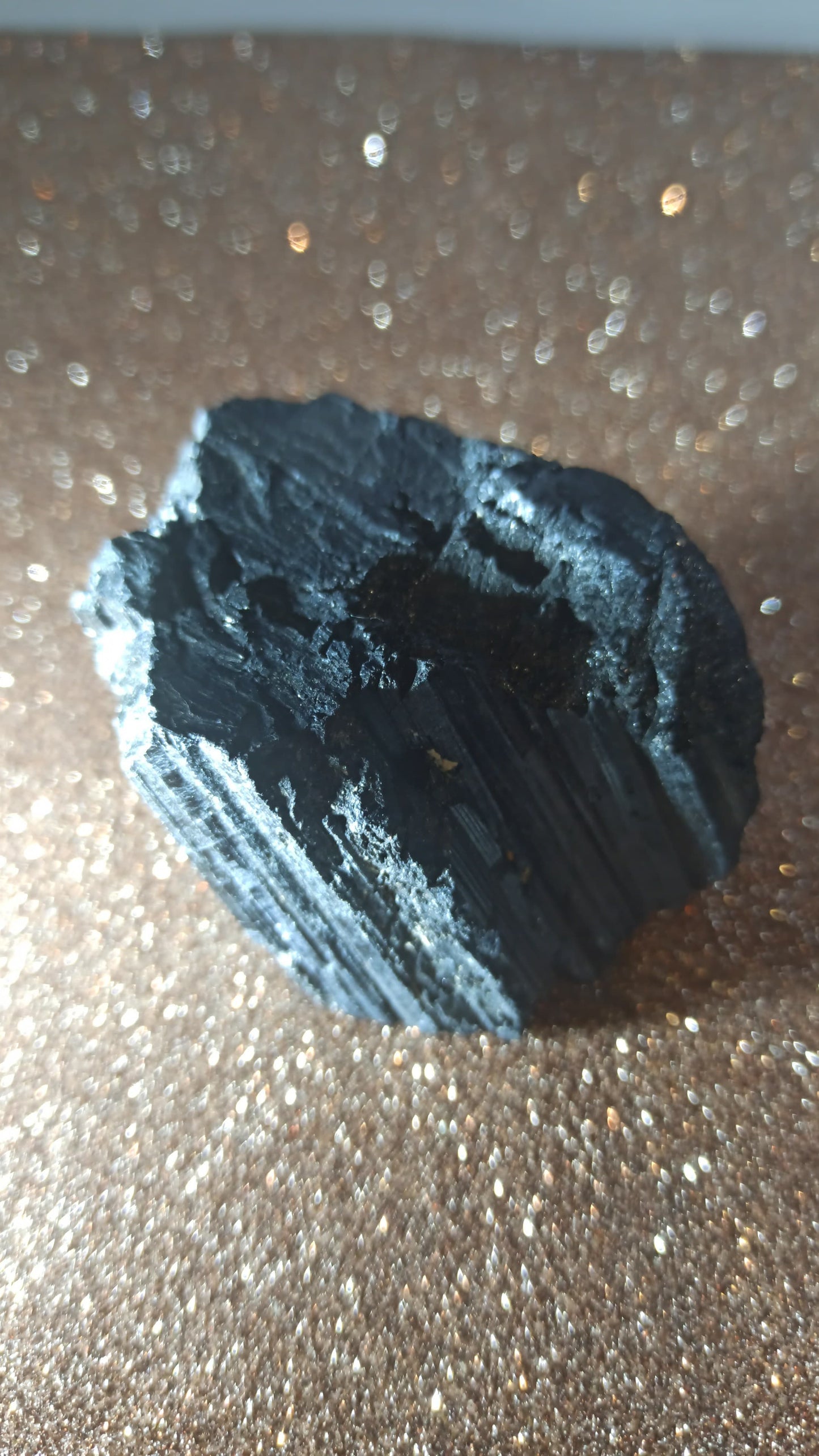 Pedra Turmalina negra em bruto