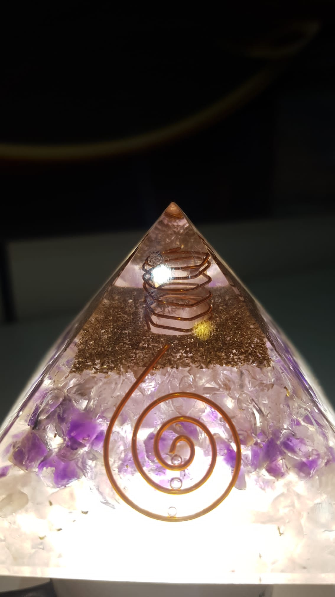 Pirâmide Organite Quartzo Rosa, Ametista e Quartzo cristal