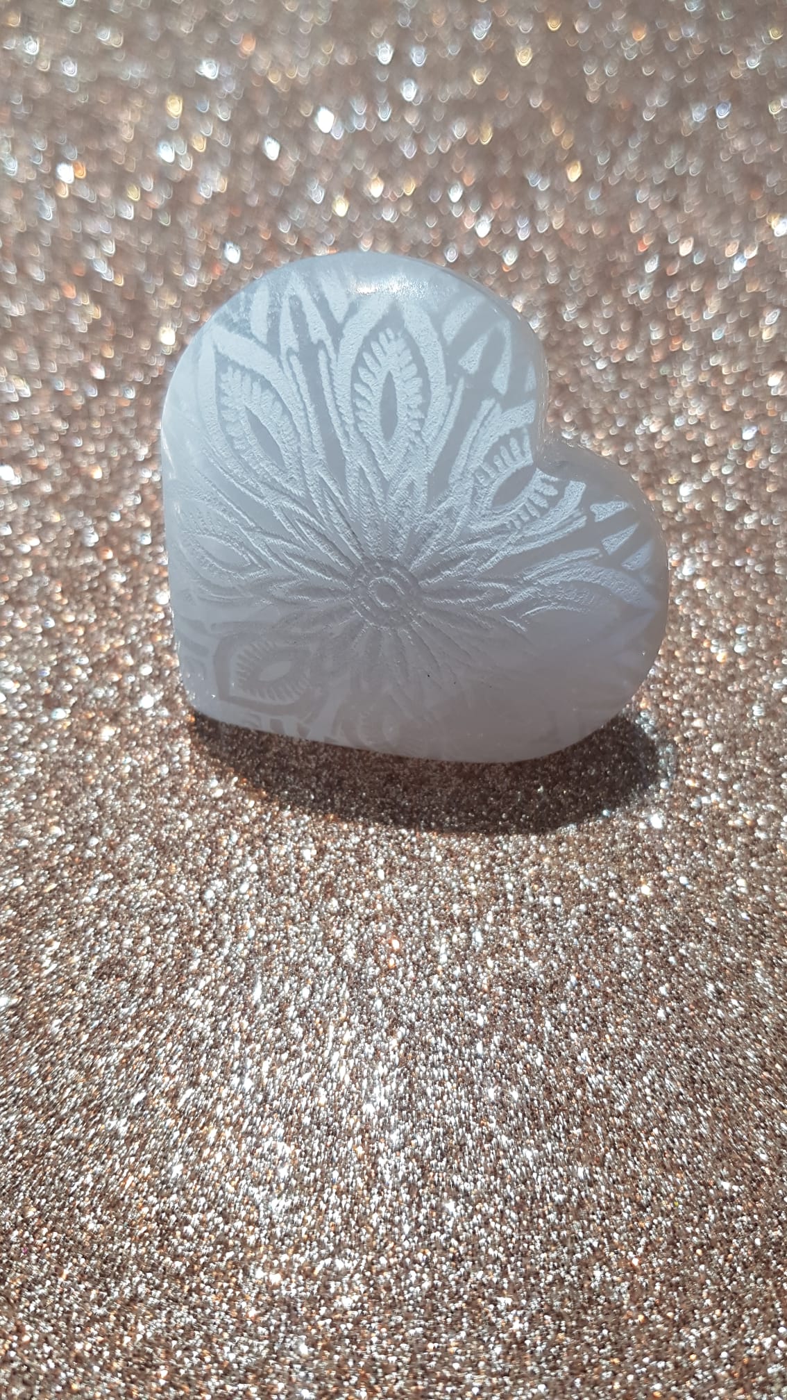 Selenite Coração com pintura em branco e dourado